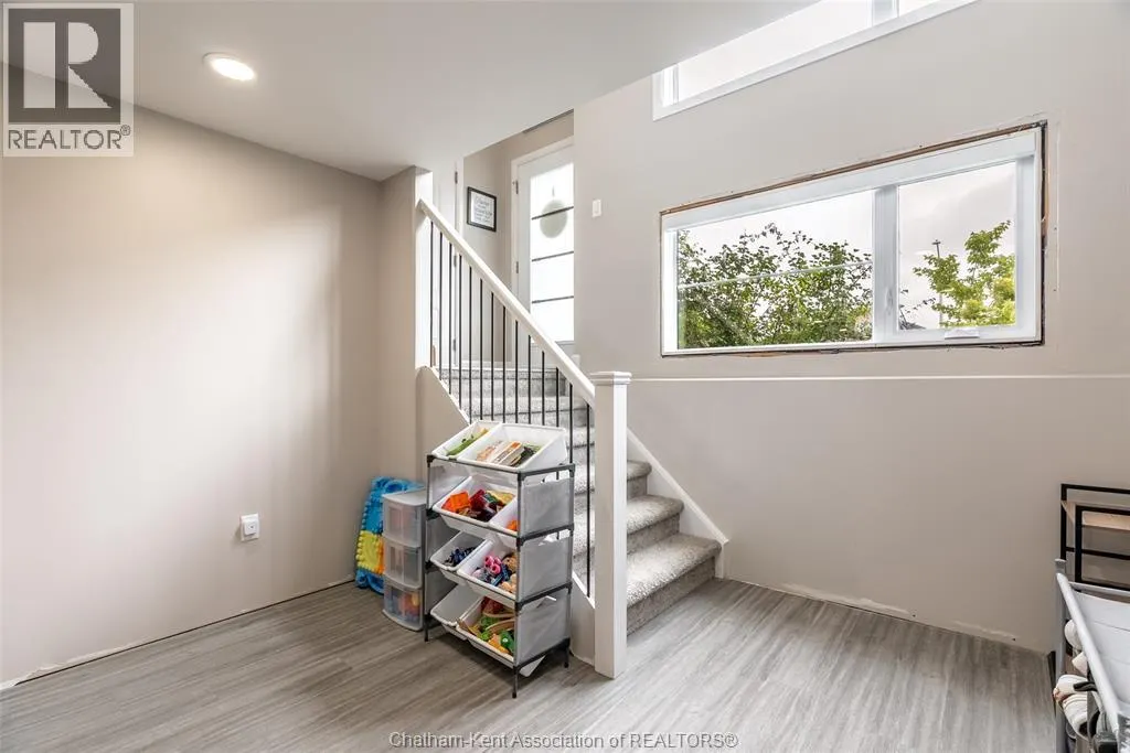 198 Moonstone CRESCENT