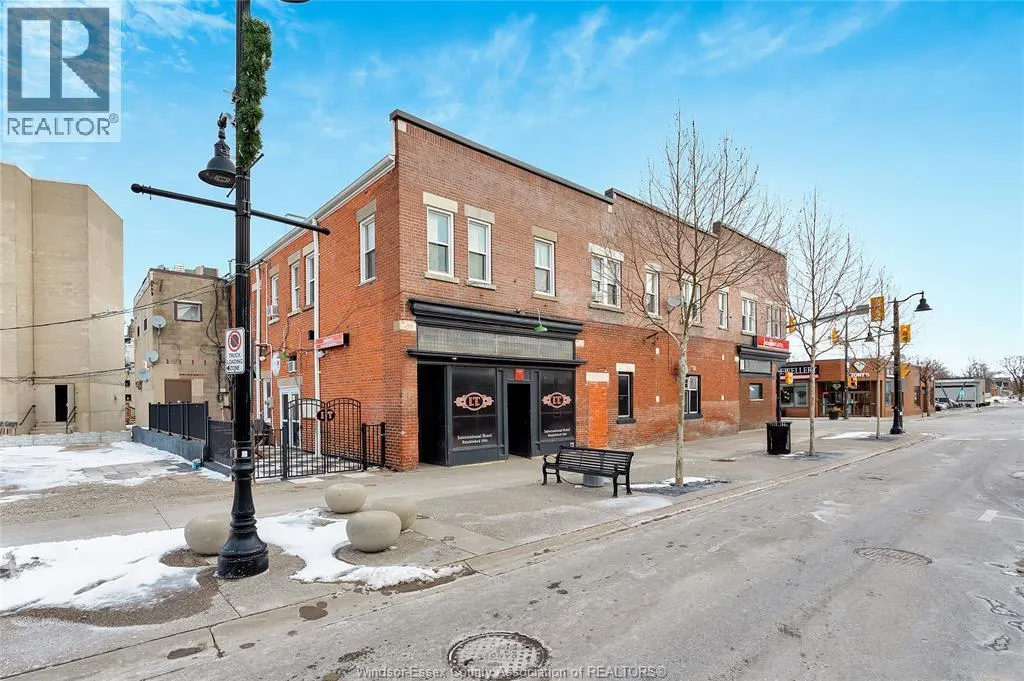35 ERIE STREET South
