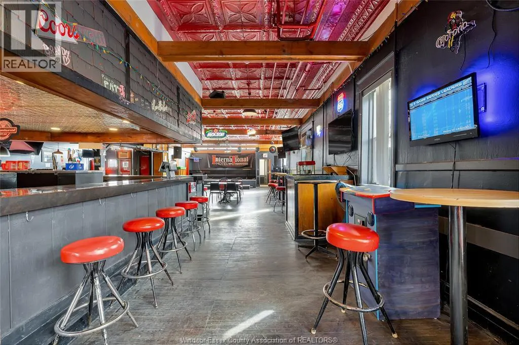 35 ERIE STREET South