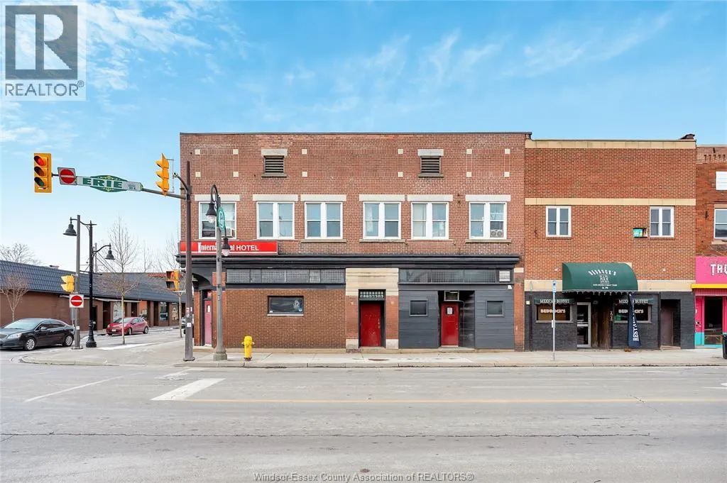 35 ERIE STREET South