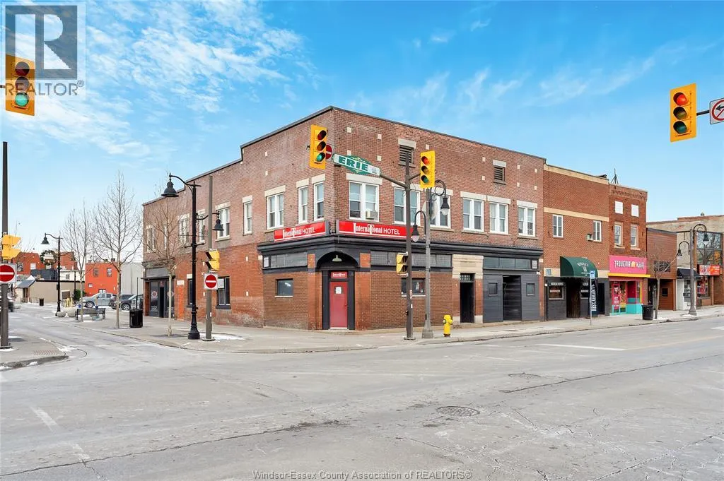 35 ERIE STREET South