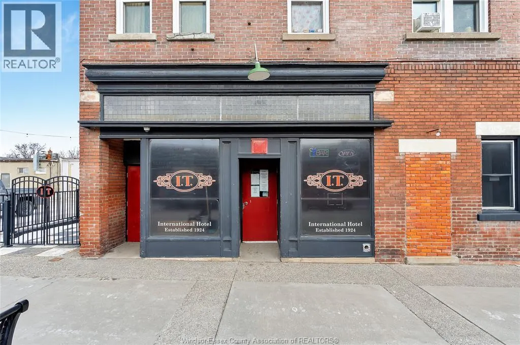 35 ERIE STREET South