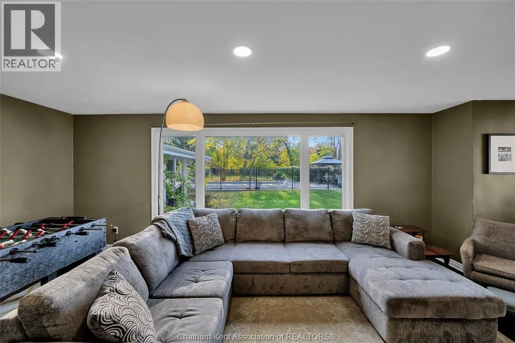 6 Devon DRIVE