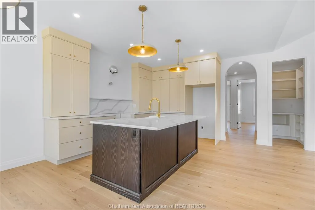 30 ROSEWOOD CRESCENT