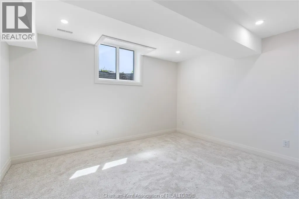 30 ROSEWOOD CRESCENT