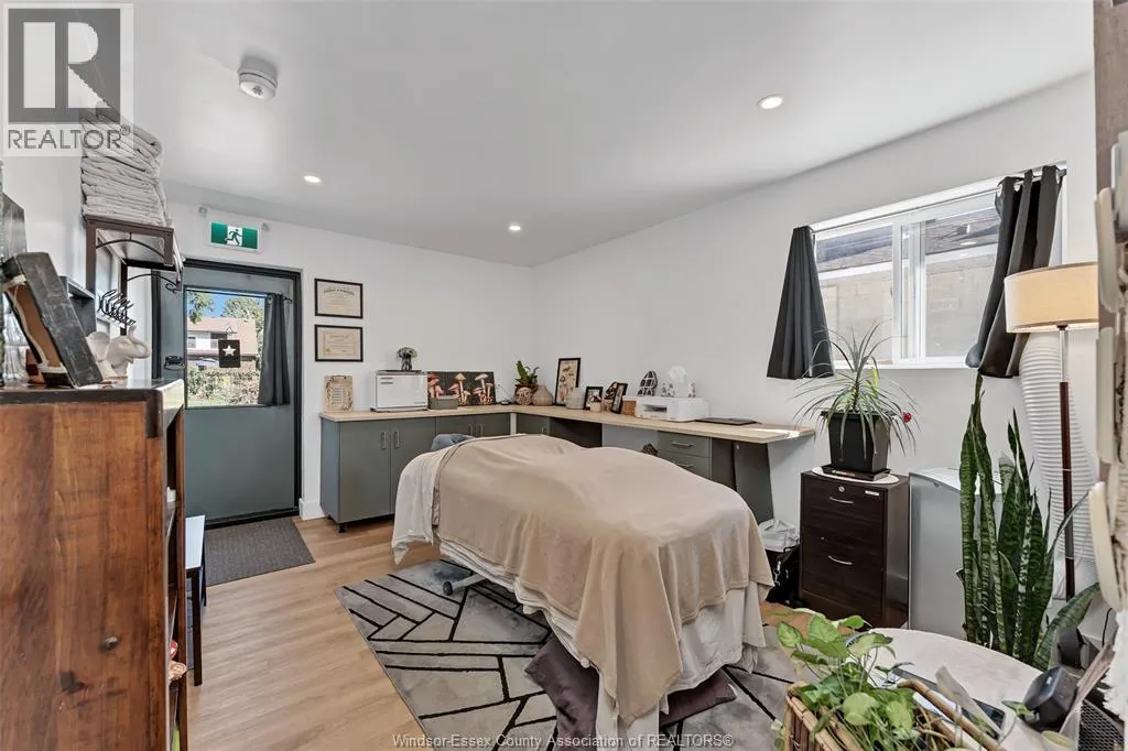 114 KING STREET West