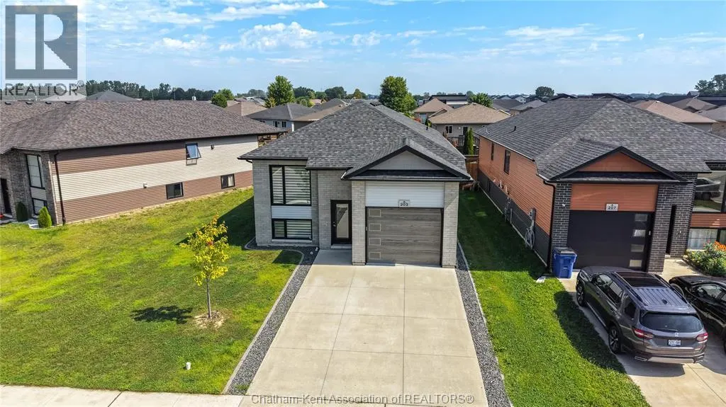 203 MOONSTONE CRESCENT