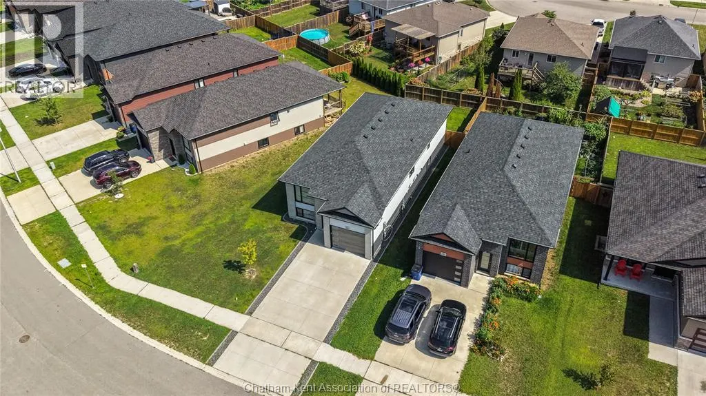 203 MOONSTONE CRESCENT