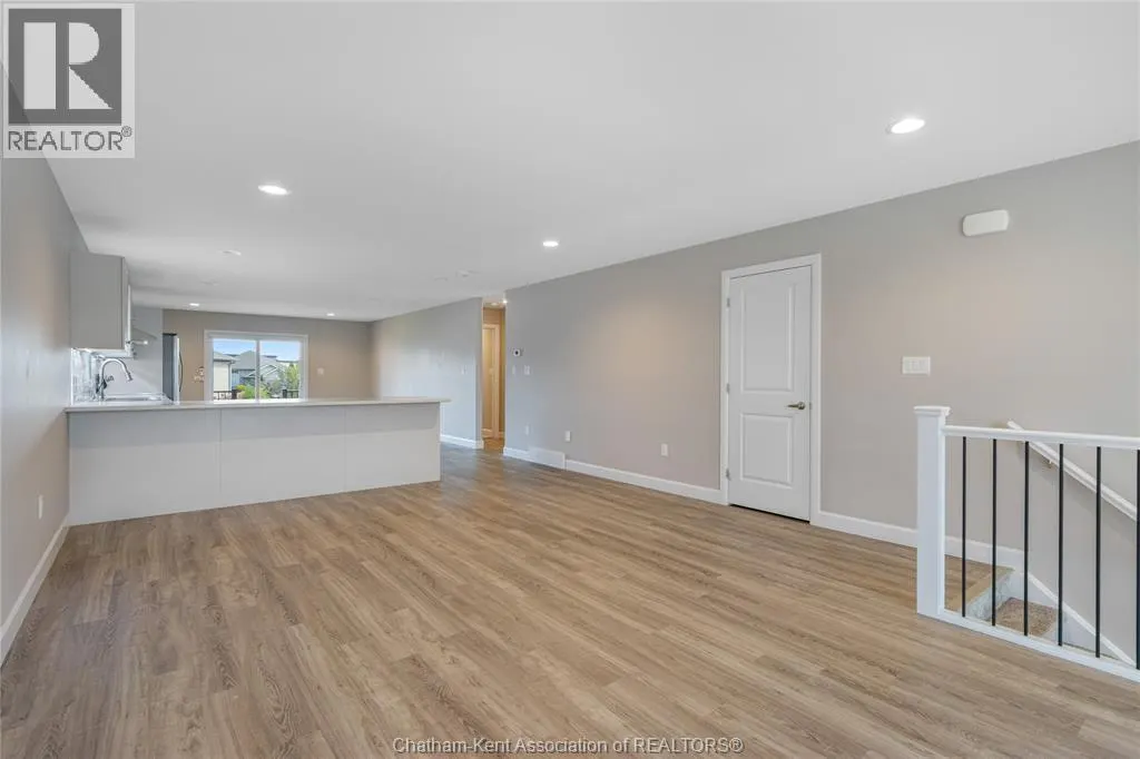 203 MOONSTONE CRESCENT