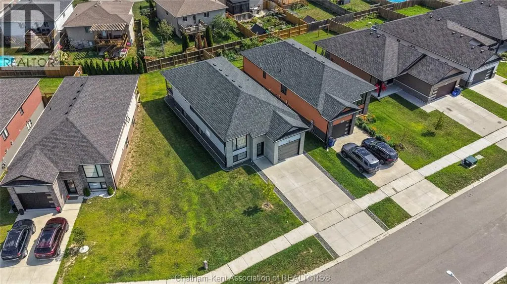 203 MOONSTONE CRESCENT