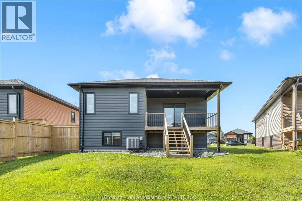 203 MOONSTONE CRESCENT