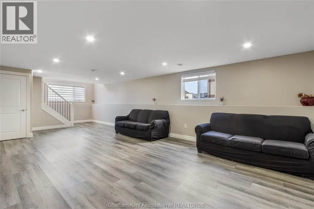 203 MOONSTONE CRESCENT
