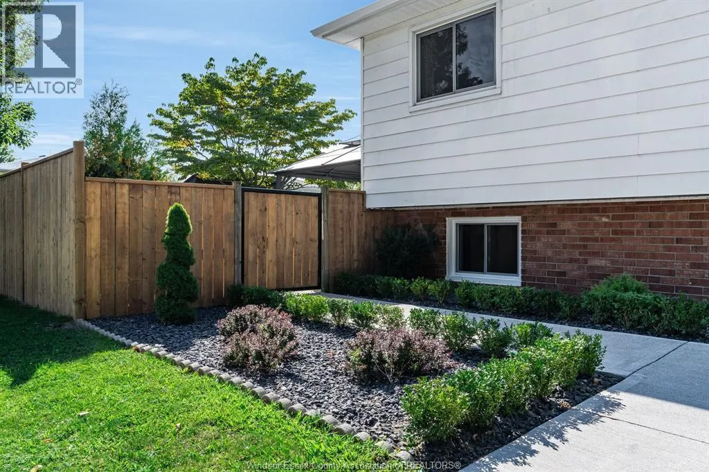 6 MARLENE CRESCENT
