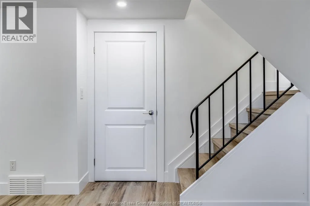 6 MARLENE CRESCENT