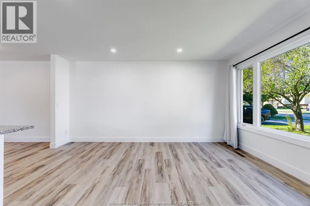 6 MARLENE CRESCENT