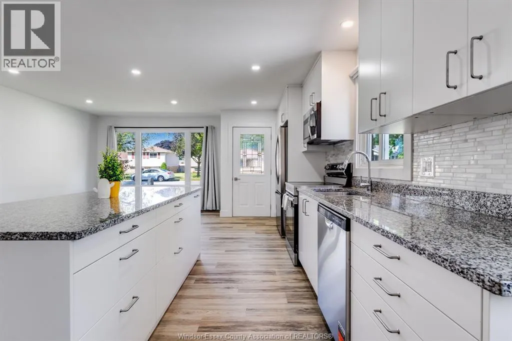 6 MARLENE CRESCENT