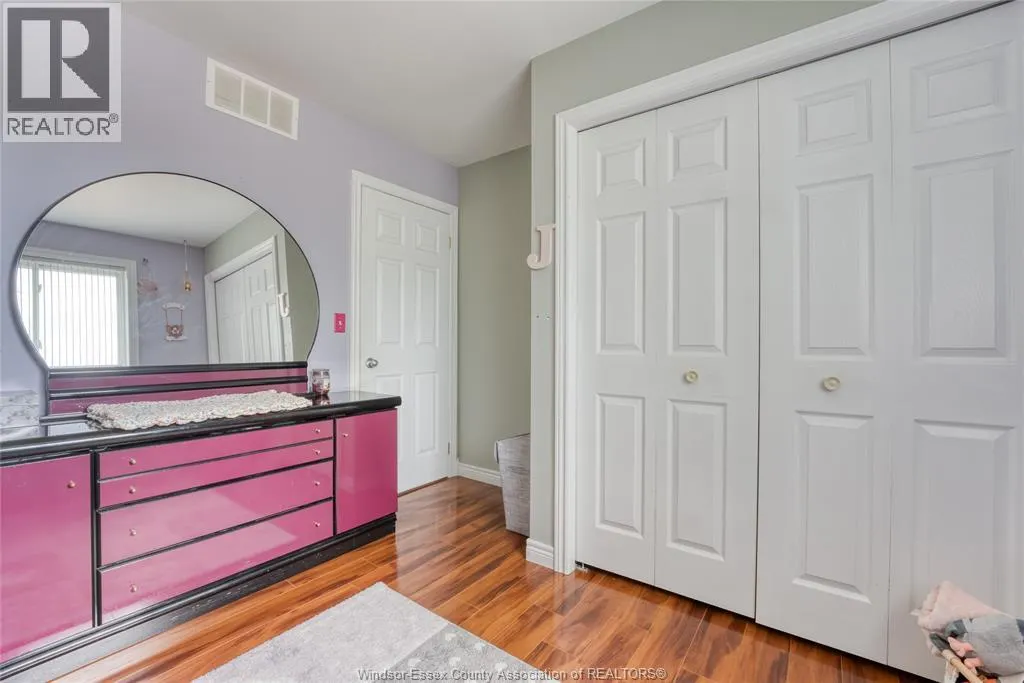 1610 Chornoby CRESCENT