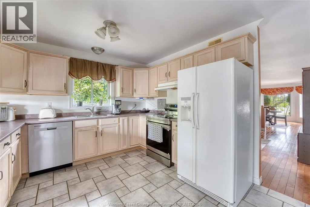 1610 Chornoby CRESCENT
