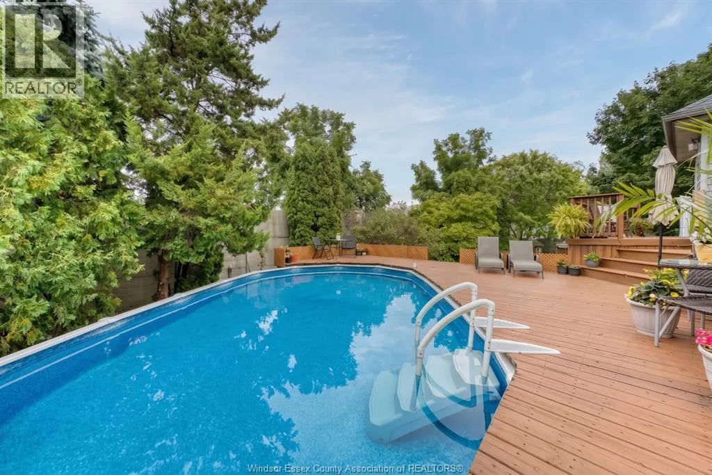 1610 Chornoby CRESCENT