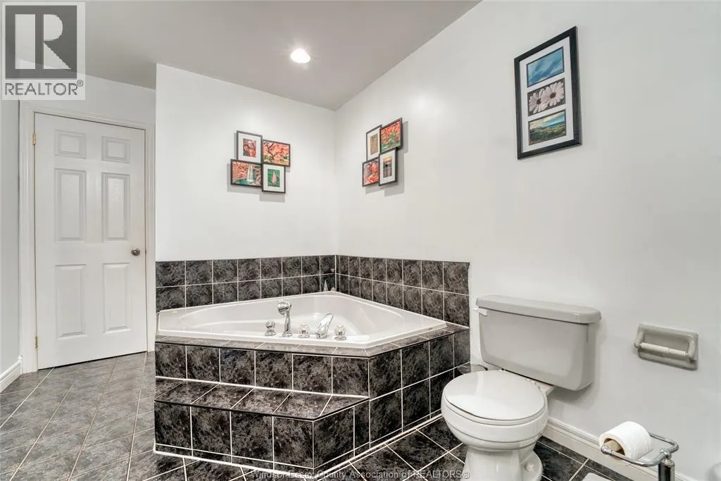 1610 Chornoby CRESCENT