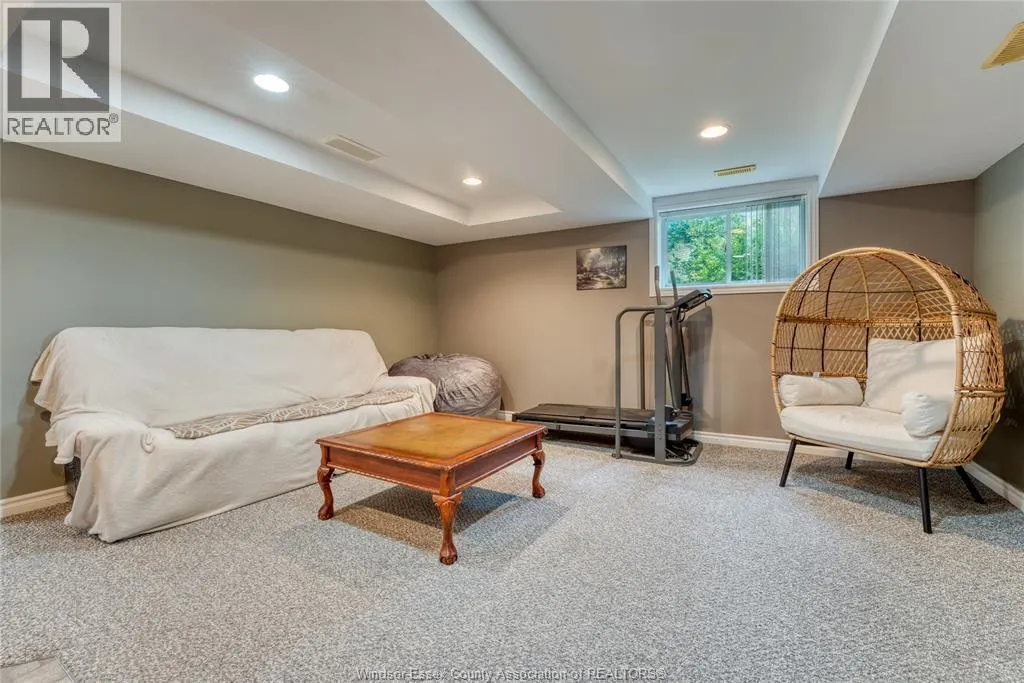 1610 Chornoby CRESCENT
