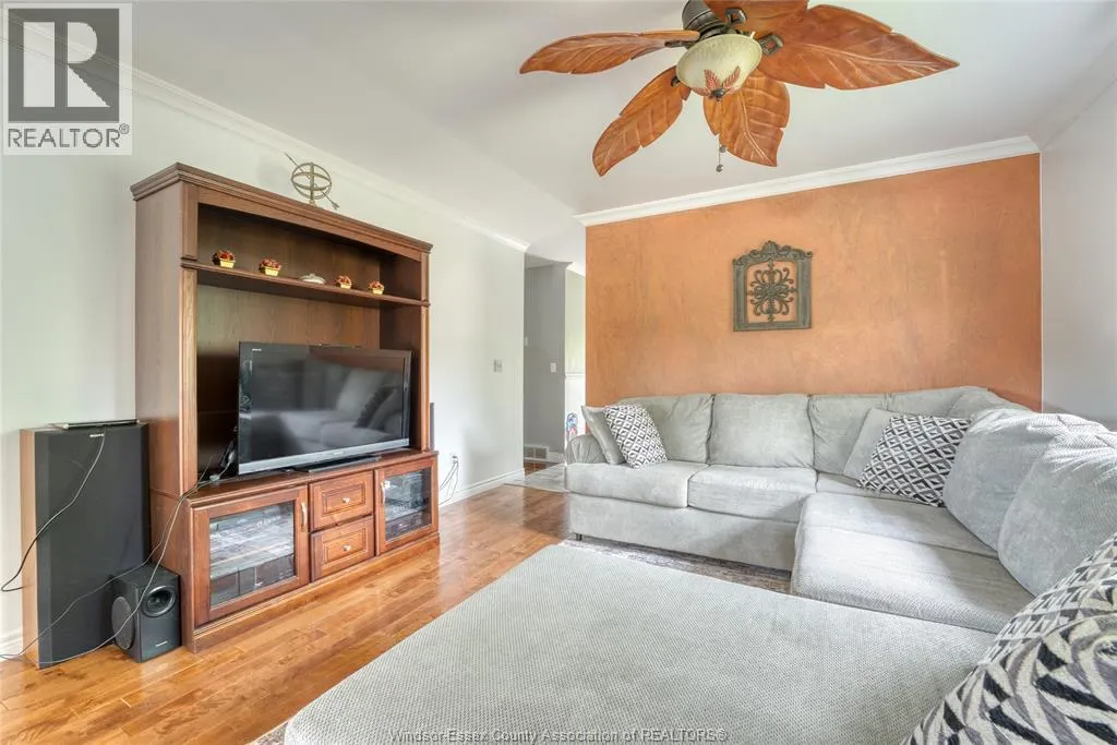 1610 Chornoby CRESCENT