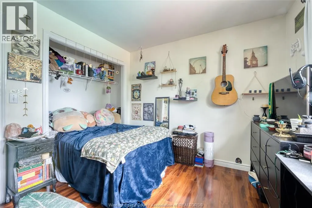 1610 Chornoby CRESCENT