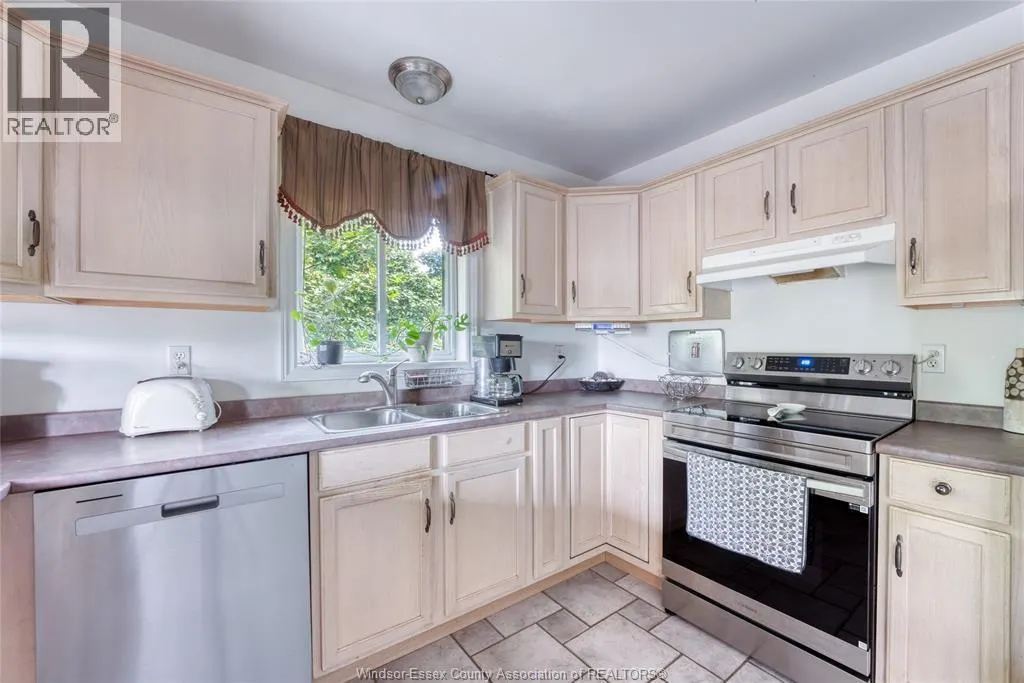 1610 Chornoby CRESCENT