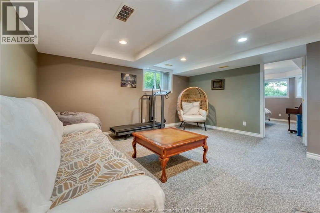 1610 Chornoby CRESCENT