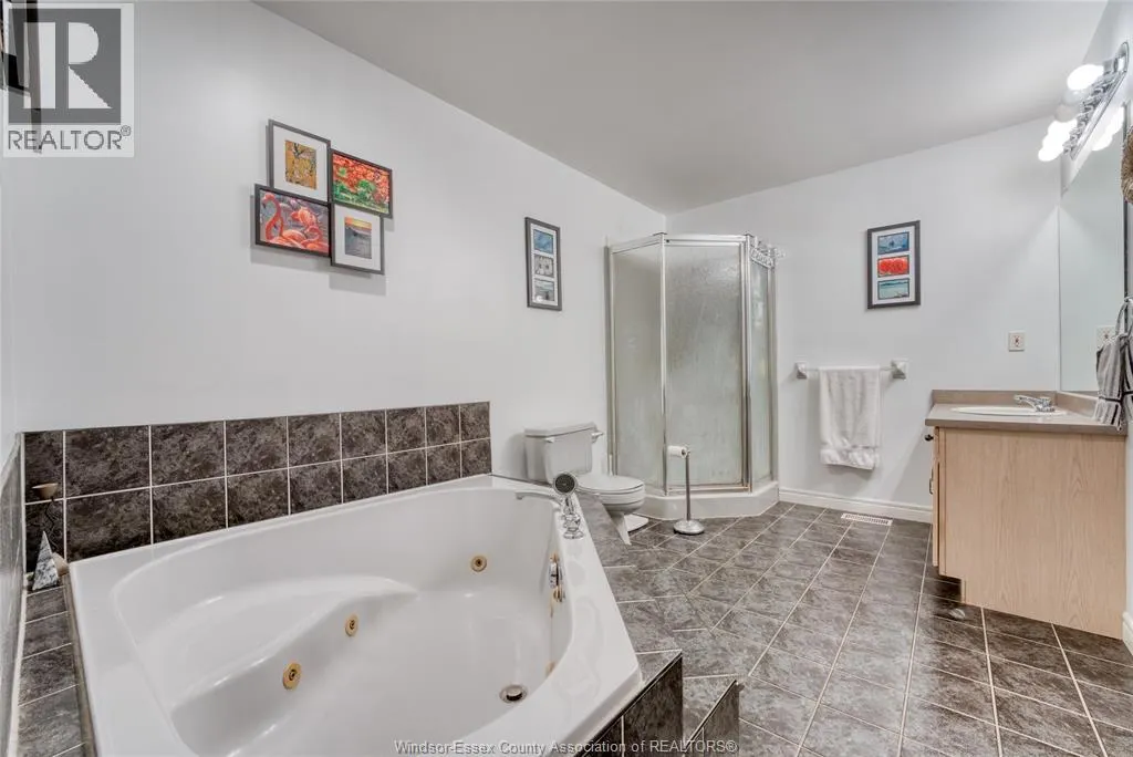 1610 Chornoby CRESCENT
