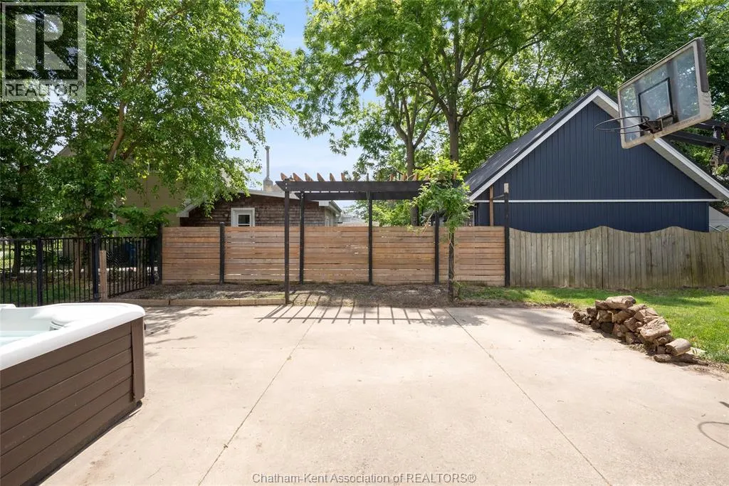 138 ELIZABETH STREET