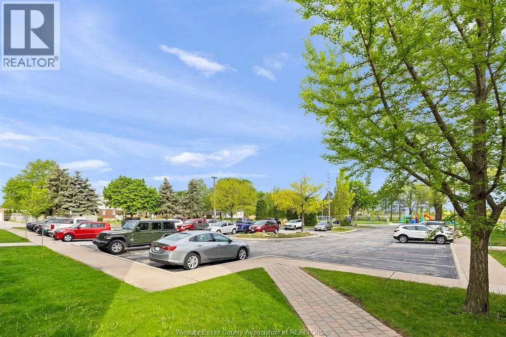451 GRAND MARAIS ROAD West Unit# 114