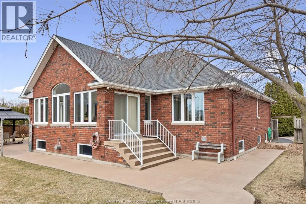 389 PINEHURST DRIVE