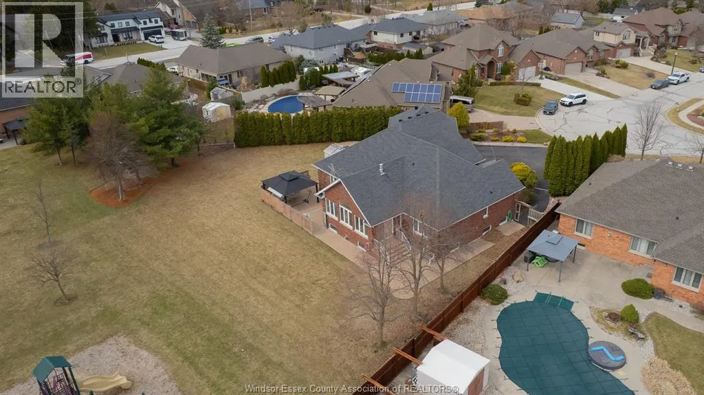 389 PINEHURST DRIVE