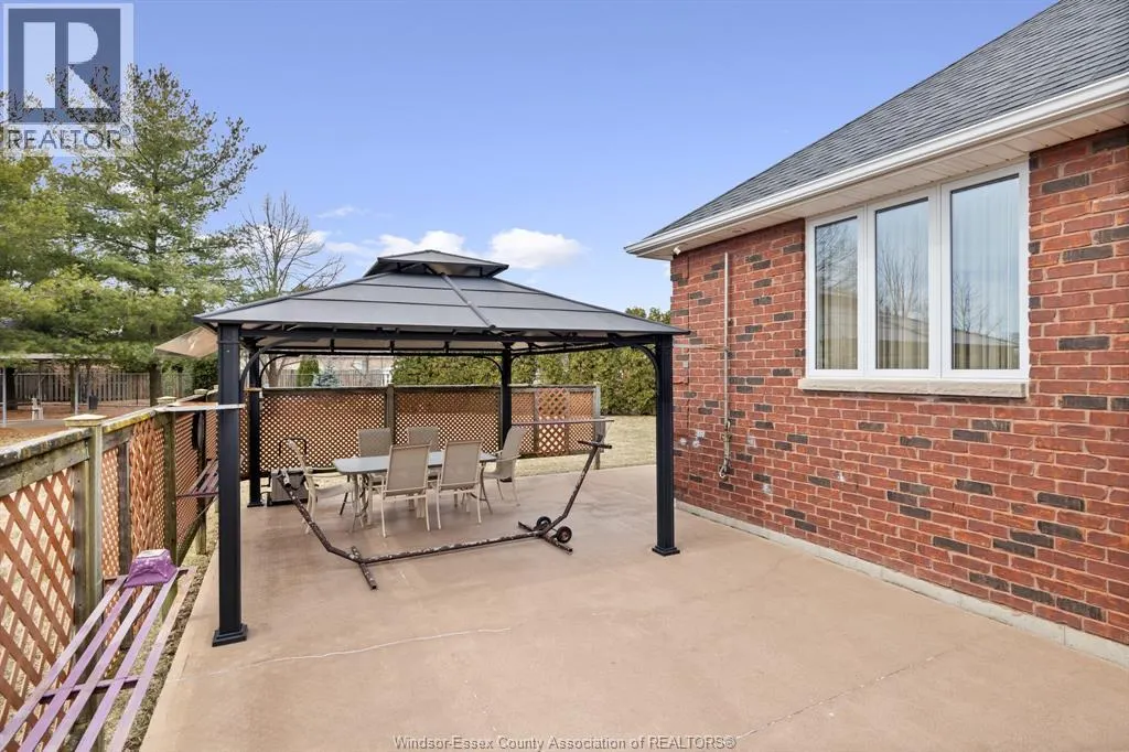 389 PINEHURST DRIVE