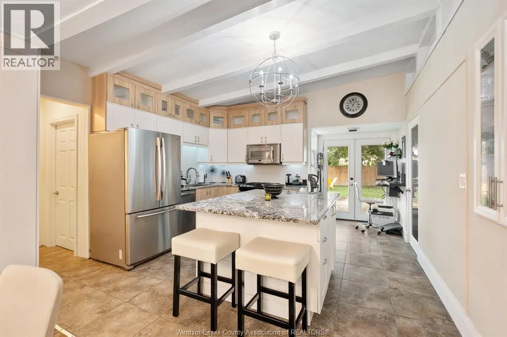 112 CLOVELLY