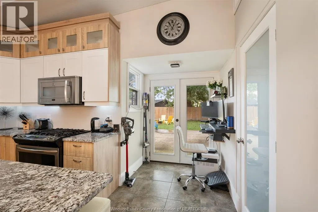 112 CLOVELLY