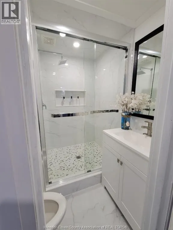 112 CLOVELLY