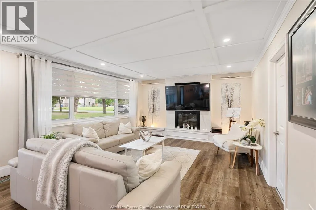 112 CLOVELLY