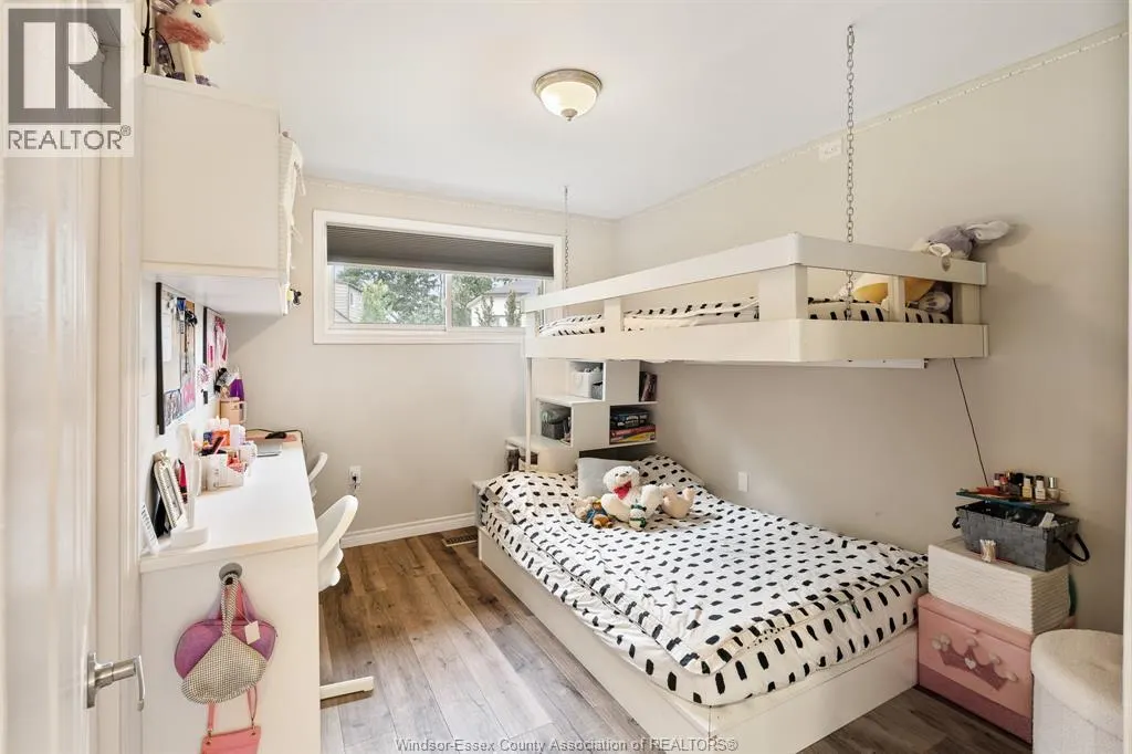 112 CLOVELLY