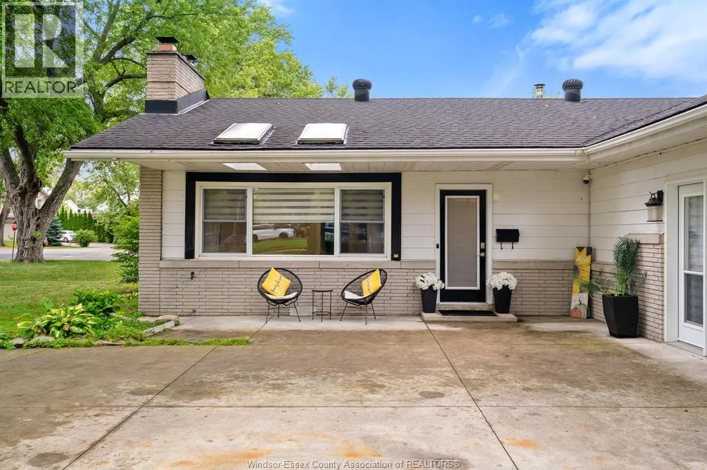 112 CLOVELLY