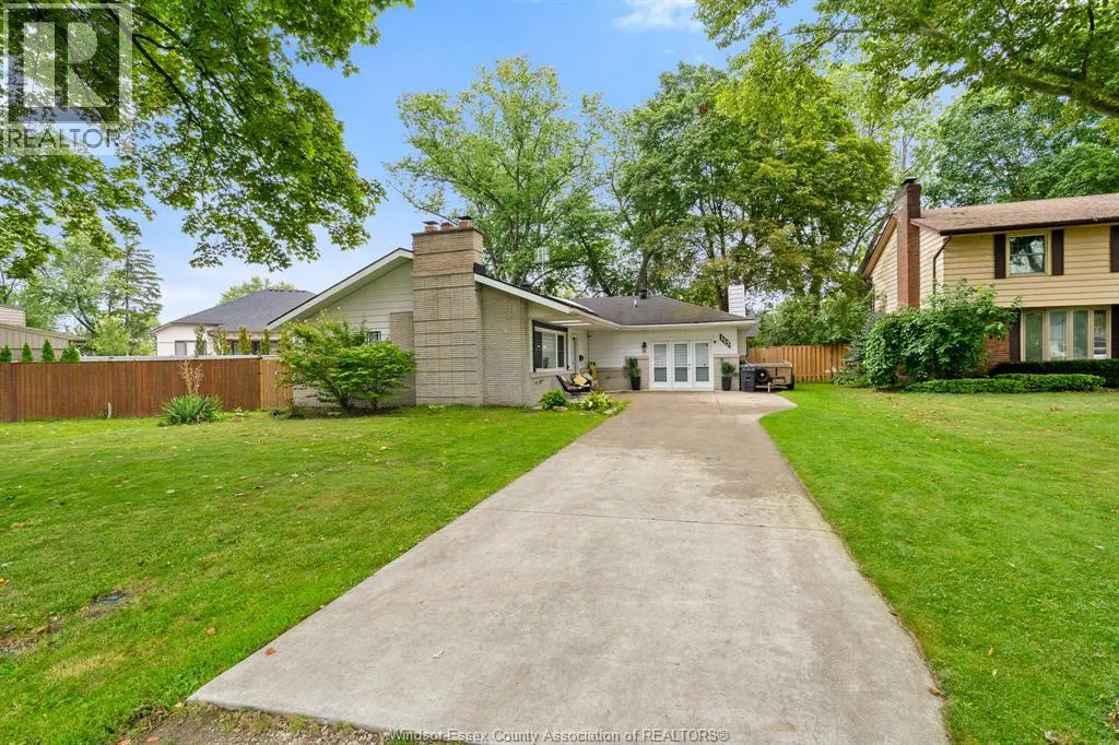 112 CLOVELLY