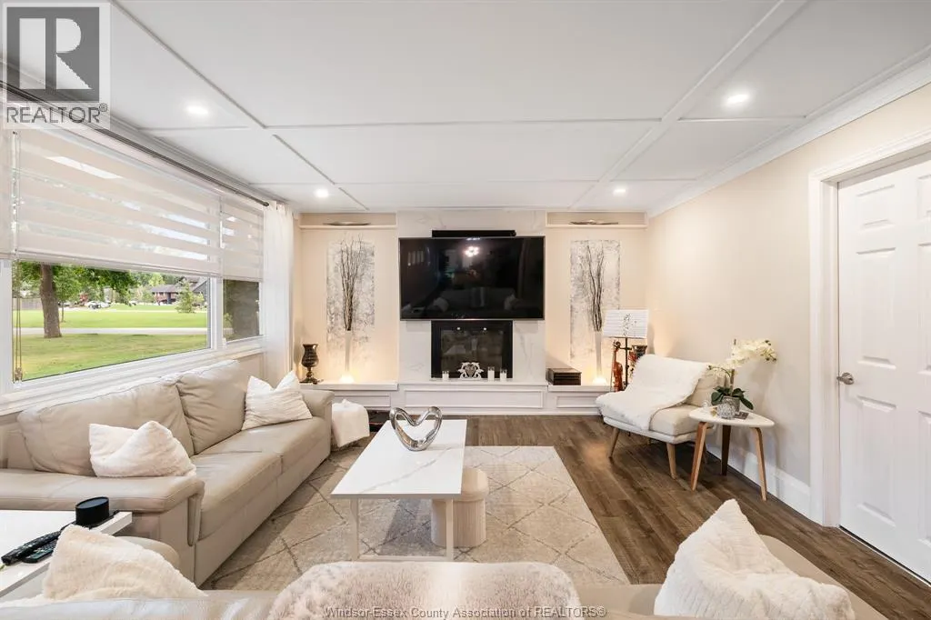112 CLOVELLY