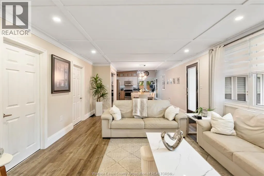 112 CLOVELLY