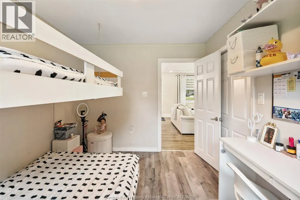 112 CLOVELLY