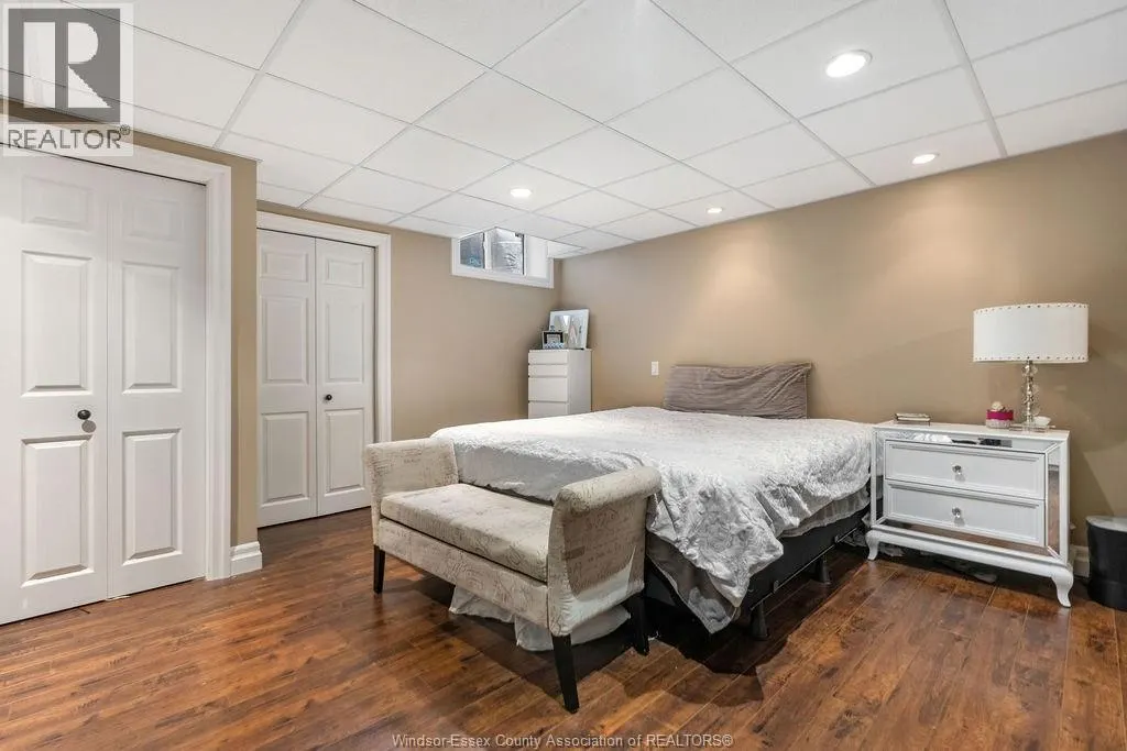 1120 Deerview