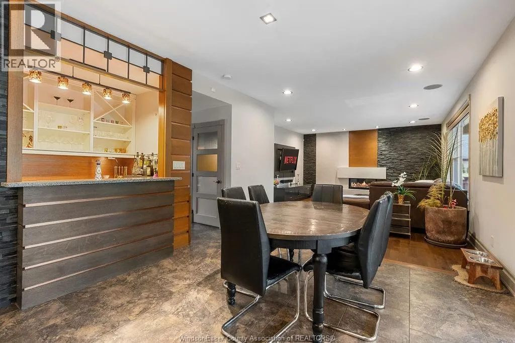 1120 Deerview