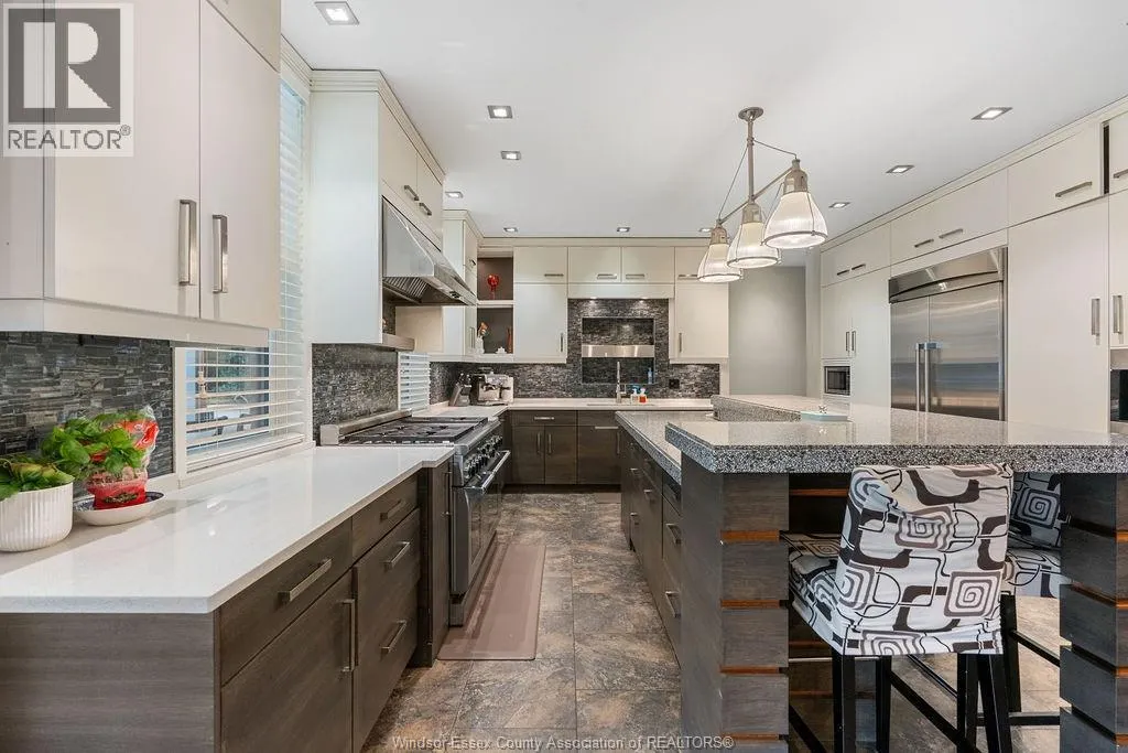 1120 Deerview
