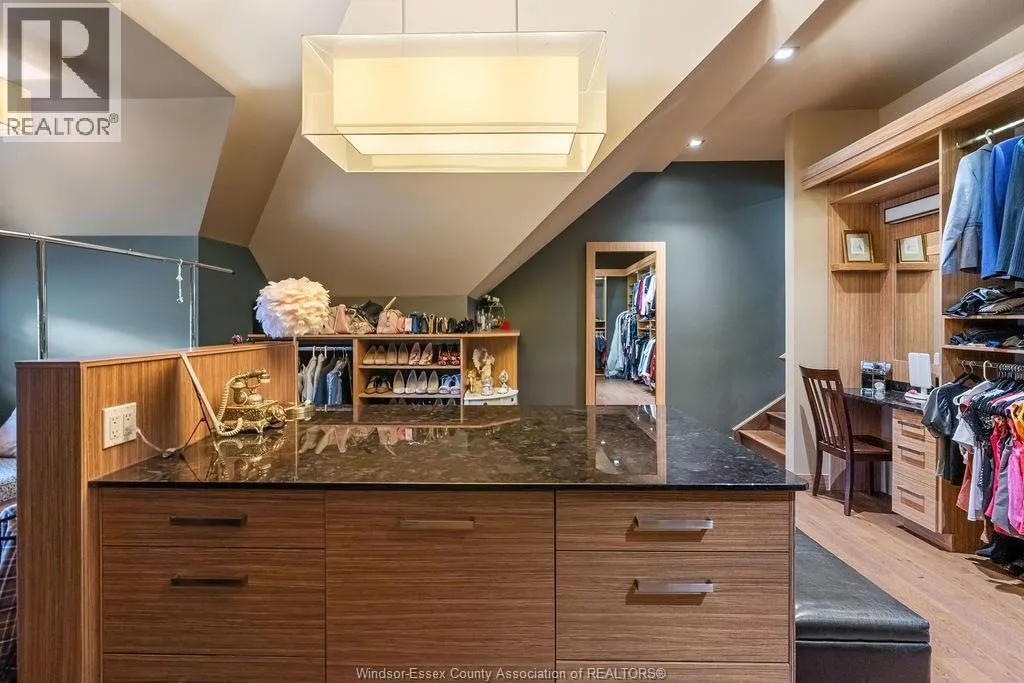 1120 Deerview