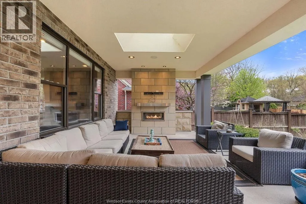 1120 Deerview